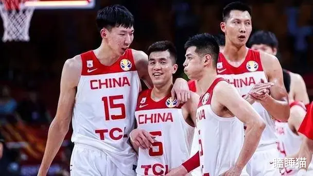 菲律宾男篮太欺负人了！颁奖典礼上有球员竟然回头嘲讽中国男篮