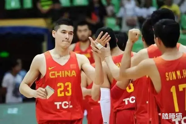 菲律宾男篮太欺负人了！颁奖典礼上有球员竟然回头嘲讽中国男篮(2)