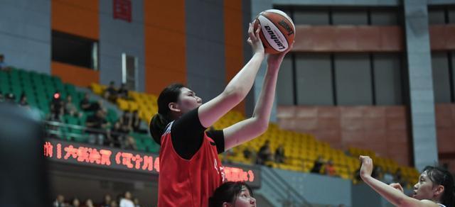 中国16岁女篮新星表现抢眼，两场比赛砍下76分