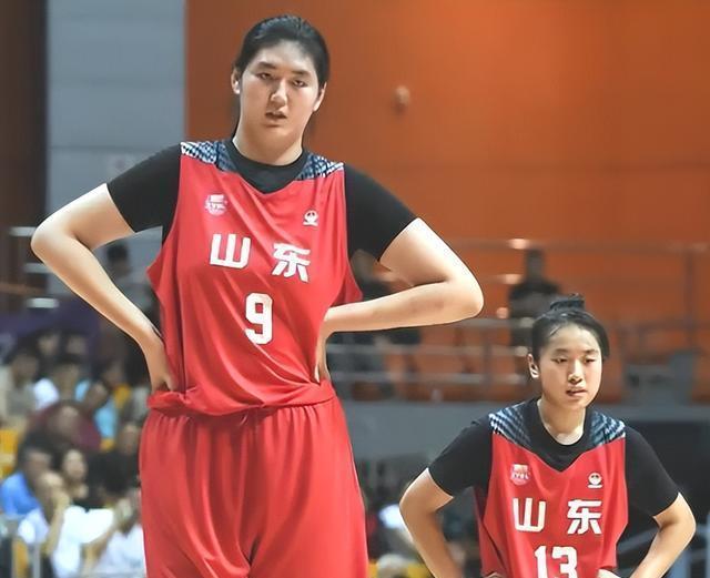 中国16岁女篮新星表现抢眼，两场比赛砍下76分(2)