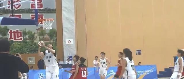 中国16岁女篮新星表现抢眼，两场比赛砍下76分(3)