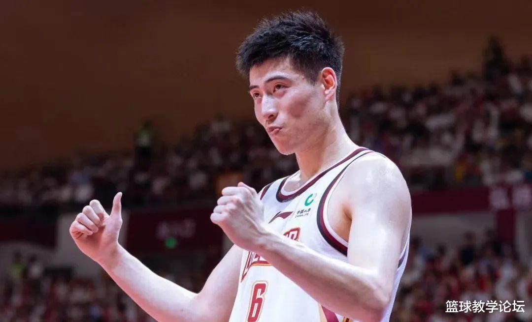 冲突爆发！多人混战！中国男篮球员直接锁喉(4)