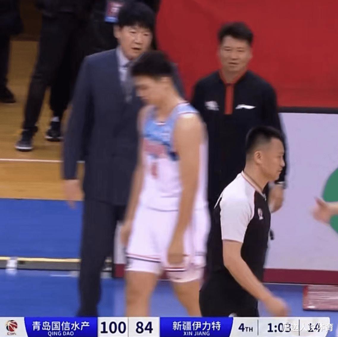 中国篮球闹剧 新疆全队找裁判说理 主帅回应罚球12-36：我见识少(4)