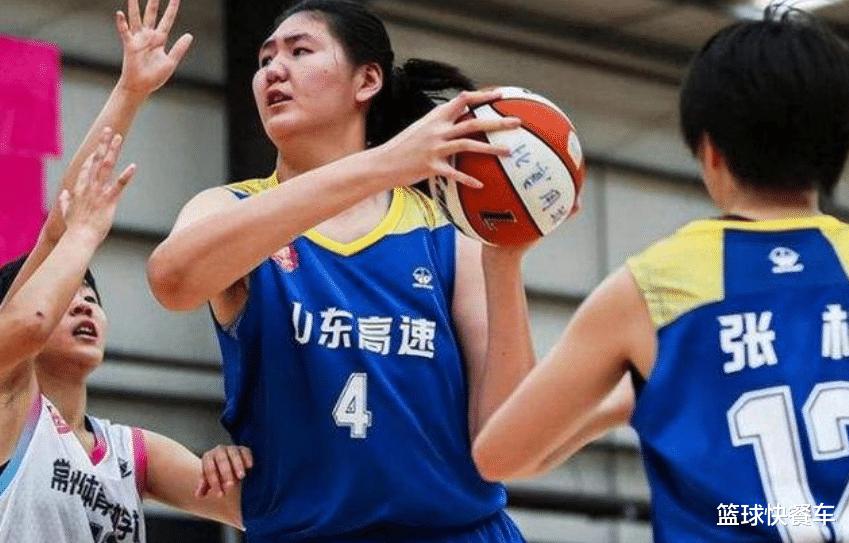 2米32的超级中锋？中国女篮又一巨无霸：16岁张子宇骨龄测试曝光！