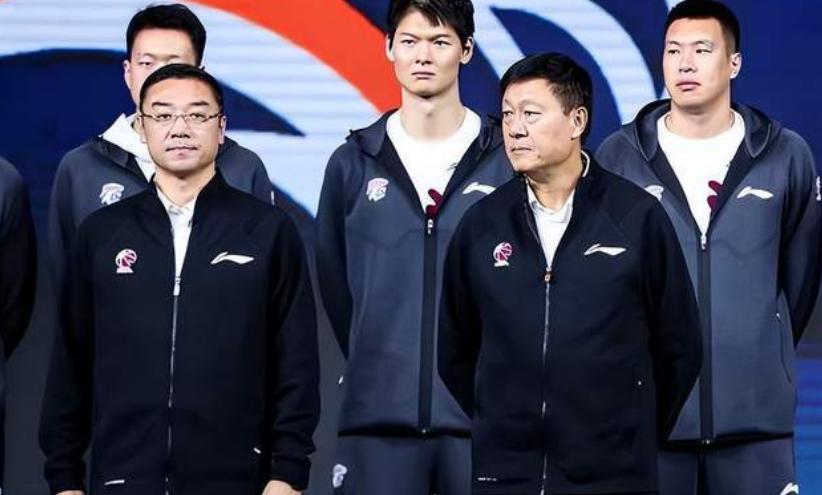汉密尔顿正式加盟上海男篮，担任内线教练(3)