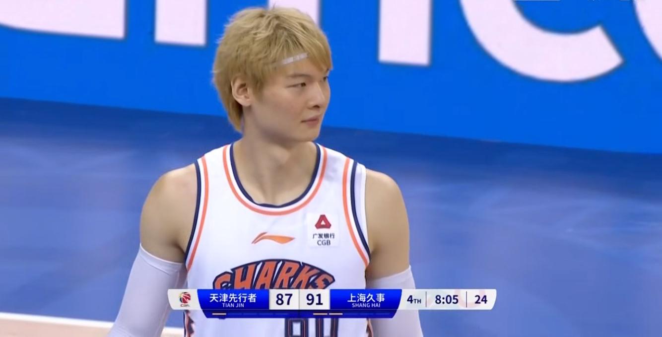 上海遭大逆转，刘铮23分8篮板拼到极致，王哲林14+10被压 无缘前10(4)