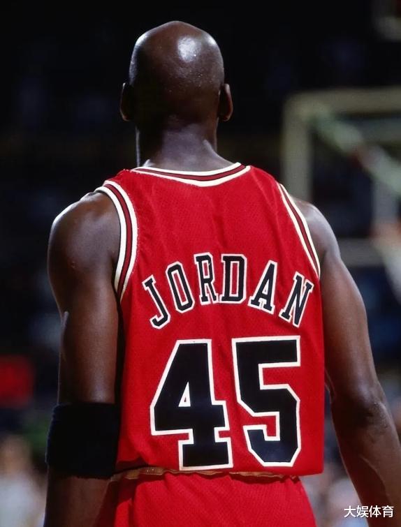 篮球之神乔丹为何会换号，从23号换到45号，而不是从一而终(2)