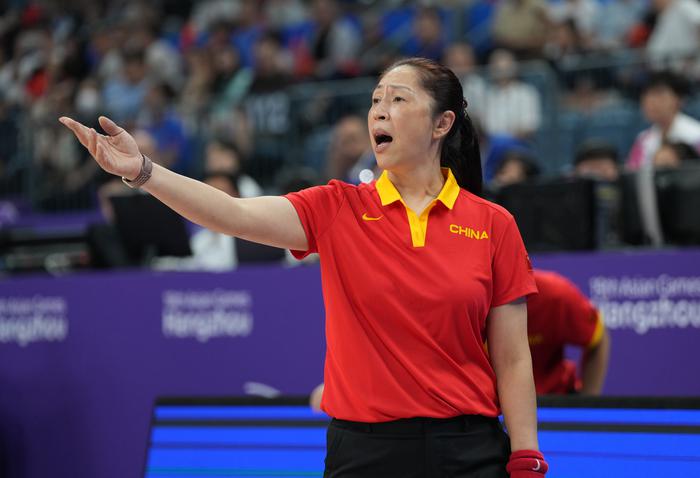 中国女篮主教练郑薇：前面没掉链子，后面一定也不能掉(1)