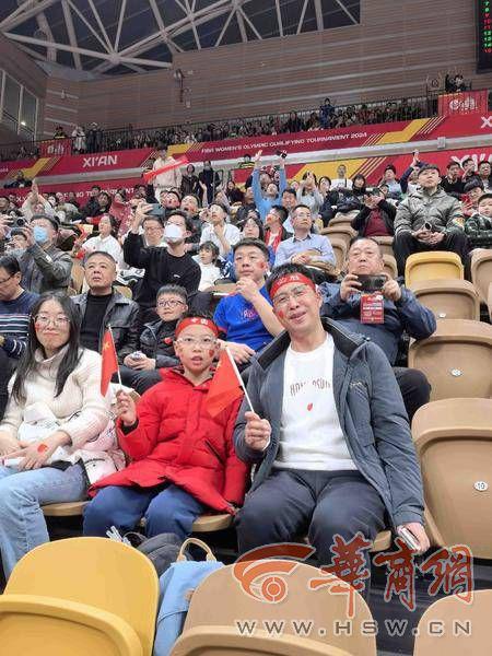 中国女篮赢得奥运资格赛首胜 队员韩旭：陕西球迷太热情！(3)