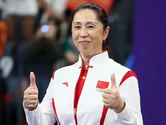 中国女篮奥运出线第二天！郑薇做重大调整，2人将出局，李梦摊牌