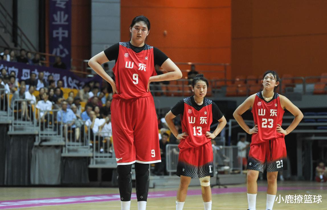 中国女篮又一超级内线诞生！16岁小将身高达到2米28，场均轰32+13(1)