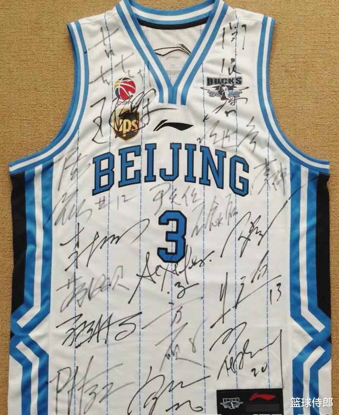 看了NBA魔术退役奥尼尔球衣，才发现CBA北京首钢应退役马布里3号(7)