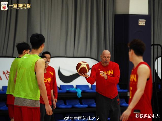 太可惜！中国男篮淘汰新疆25岁悍将 集结期间再次爆发伤病(3)