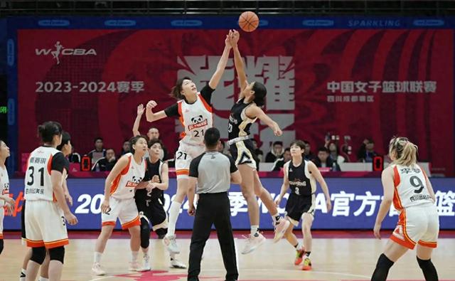 合砍2分7板3助！中国女篮的两大核心！球迷：应该把她替换掉(1)