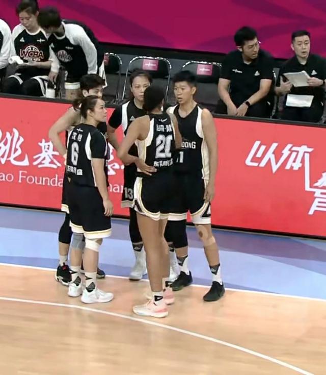 合砍2分7板3助！中国女篮的两大核心！球迷：应该把她替换掉(5)
