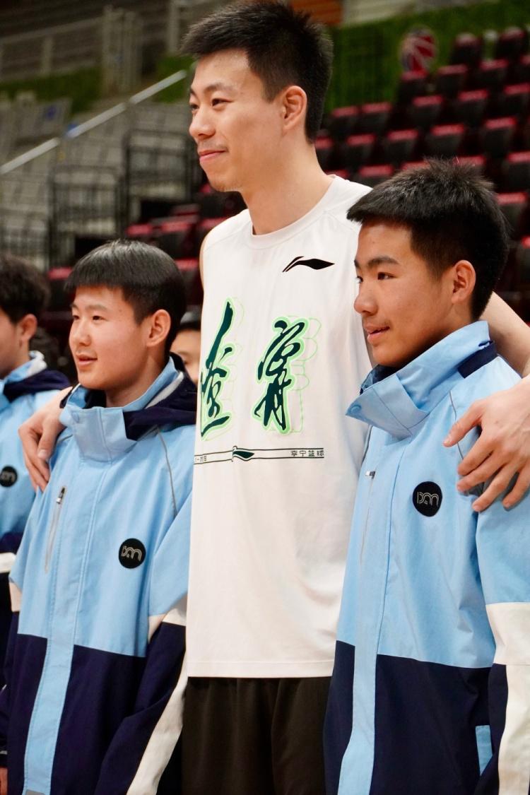 张镇麟谈鼓励小球员：不光要传递篮球精神 更要帮助下一代成长(5)