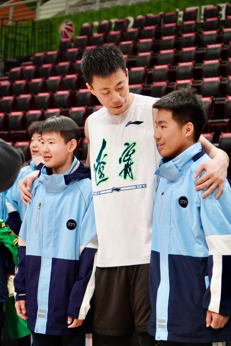 张镇麟谈鼓励小球员：不光要传递篮球精神 更要帮助下一代成长(6)