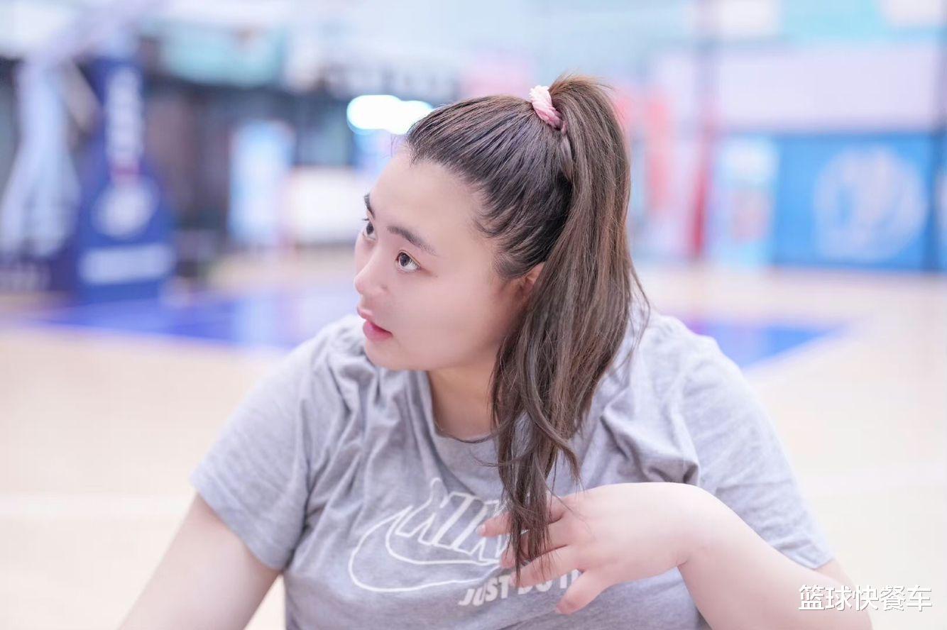 260斤刘禹彤晒训练照：女篮大宝贝甜美可爱 她该去国家队了？
