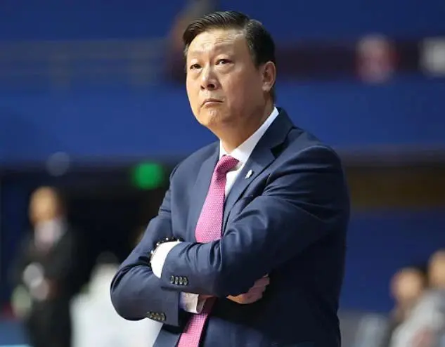 中国男子篮球甲级联赛（CBA）传出消息，原上海男篮主教练李秋平因故离开球队，引起了广大篮球爱好者的热议(3)
