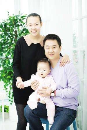 60岁前国乒教练施之皓将退休，小23岁妻子李楠仍壮年，女儿7岁(2)