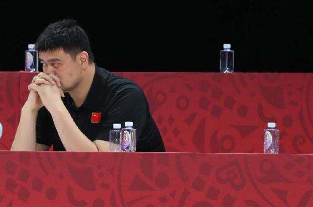 本土球员青黄不接，中国篮球适合走归化之路吗？(2)
