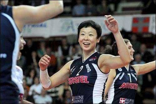 冯坤在雅典奥运周期 是世界女排最强的二传战神(2)