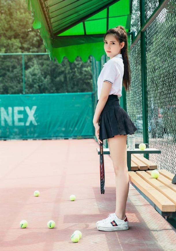 跟这样的美女打网球，没几个人打的赢她吧！(2)