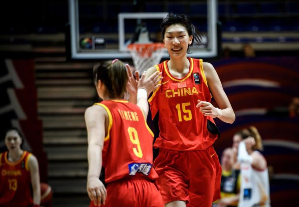 大爆冷！中国女篮复仇欧洲冠军进奥运，球员疯狂庆祝，姚明也笑了(1)