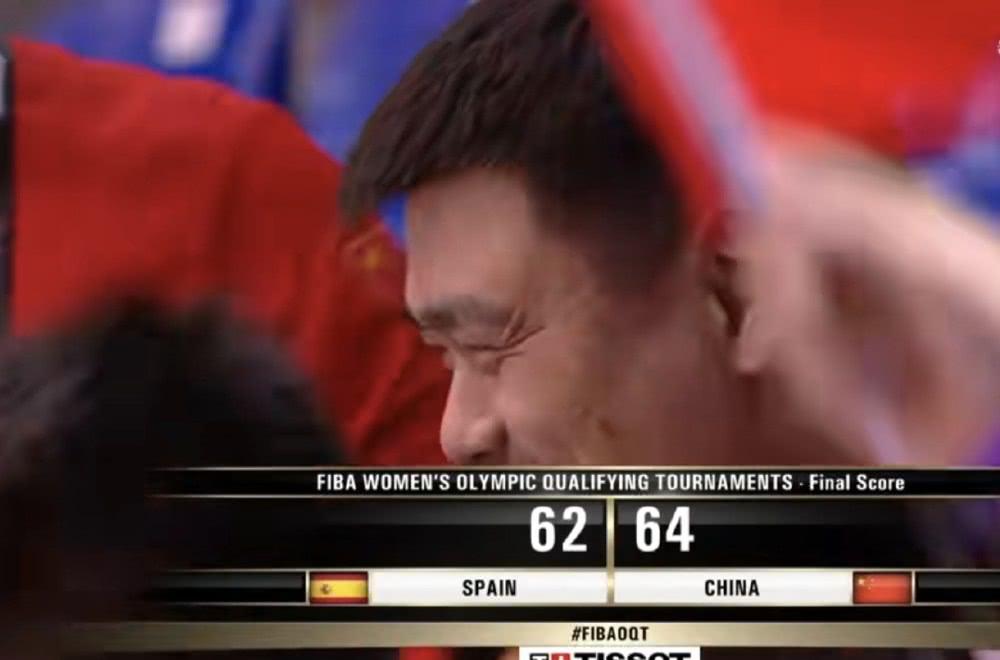 大爆冷！中国女篮复仇欧洲冠军进奥运，球员疯狂庆祝，姚明也笑了(3)