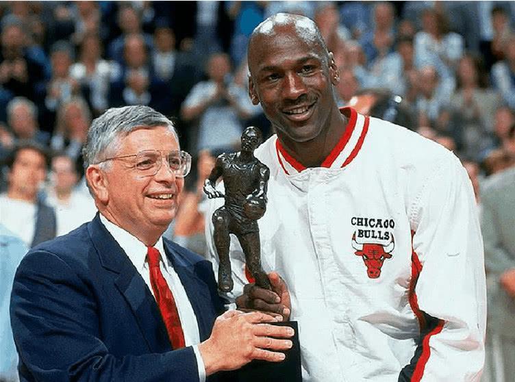 98年的MVP是乔丹，2000年的MVP是奥尼尔，那99年的MVP是谁(3)