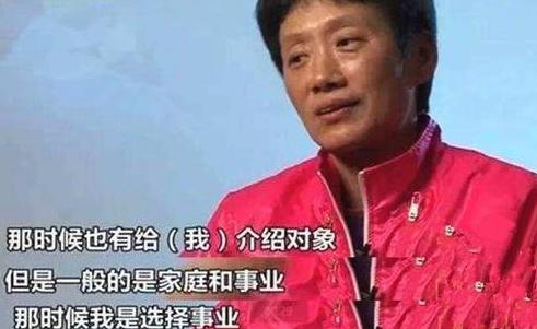 她是国乒功臣，辛苦执教27年，却被迫离队，现58岁仍孤身一人(5)