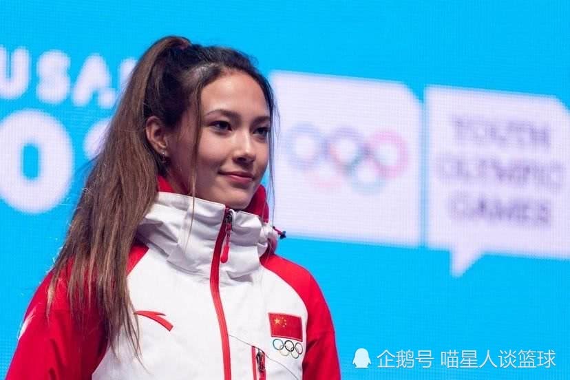 她放弃美籍，加入中国籍，17岁天才滑雪少女，为中国摘金夺银！(1)