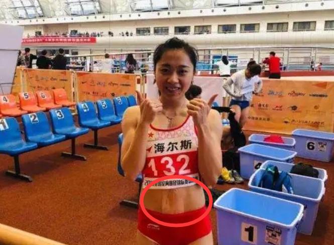 中国短跑女神跑出赛季亚洲第一！小腹纹身贴已成她身体标签(1)