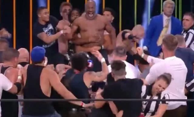 泰森KO打昏AEW世界冠军！曾2次戏谑对手，30人混战为复出造势(5)