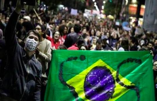 巴西狂增4.7万反超美国，中国的善意警告，被他们无视当做耳边风(2)
