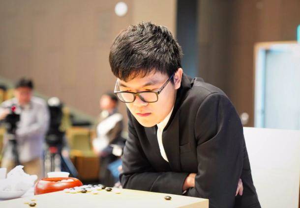 中国23岁围棋天才突然发声！无限期退博，曾被指责歧视女性上热搜(4)