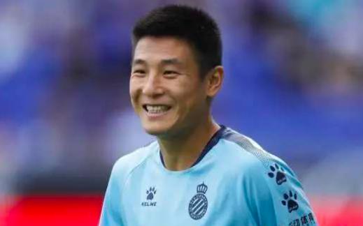 武磊64分钟1射没人传球，中国球迷集体怒批1人：当自己是梅西C罗(1)