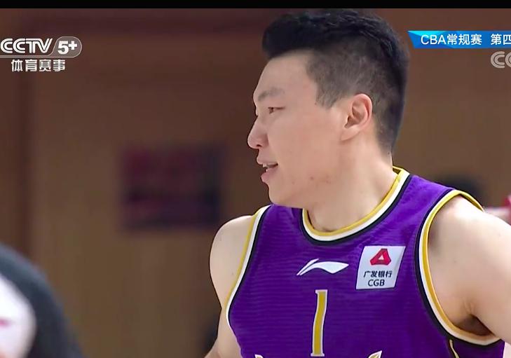 中国篮球疯狂瞬间！马布里同时祭出5大总冠军，2米07巨人出场12秒立功(1)