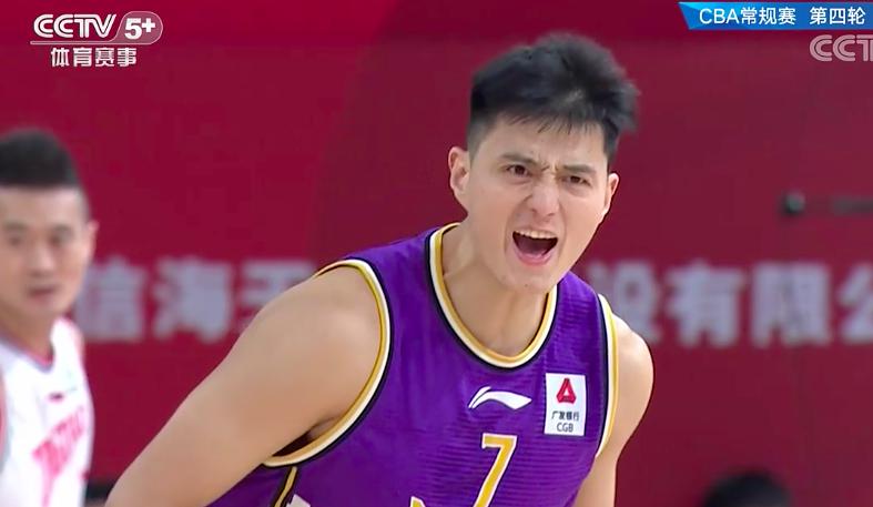中国篮球疯狂瞬间！马布里同时祭出5大总冠军，2米07巨人出场12秒立功(4)