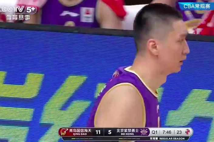 中国篮球疯狂瞬间！马布里同时祭出5大总冠军，2米07巨人出场12秒立功(5)