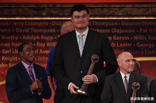 作为中国篮坛最伟大的球员姚明，为何在NBA被认为不配进名人堂？(1)