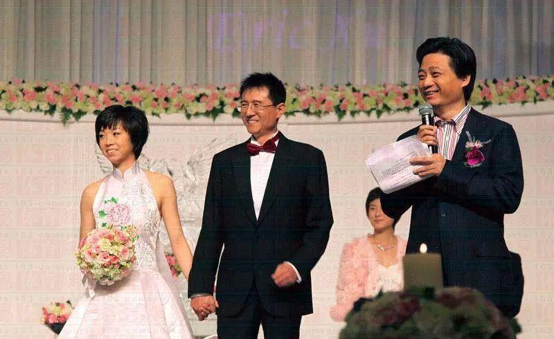 香港富豪抛弃同居12年的袁立，却娶了小20岁张怡宁，原因很现实！(14)