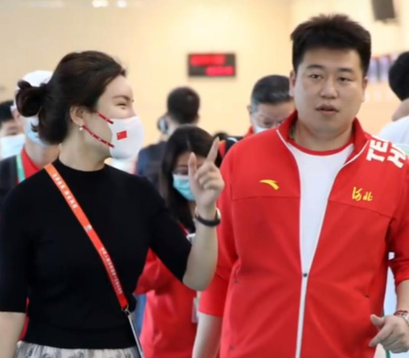 中国又一奥运冠军宣布退役！夫妻俩手握4金，孩子都已经11岁了(1)