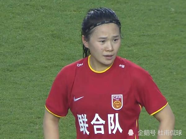 从0-1到2-1！中国女足逆转，女梅西王霜造2球，一幕像C罗(2)