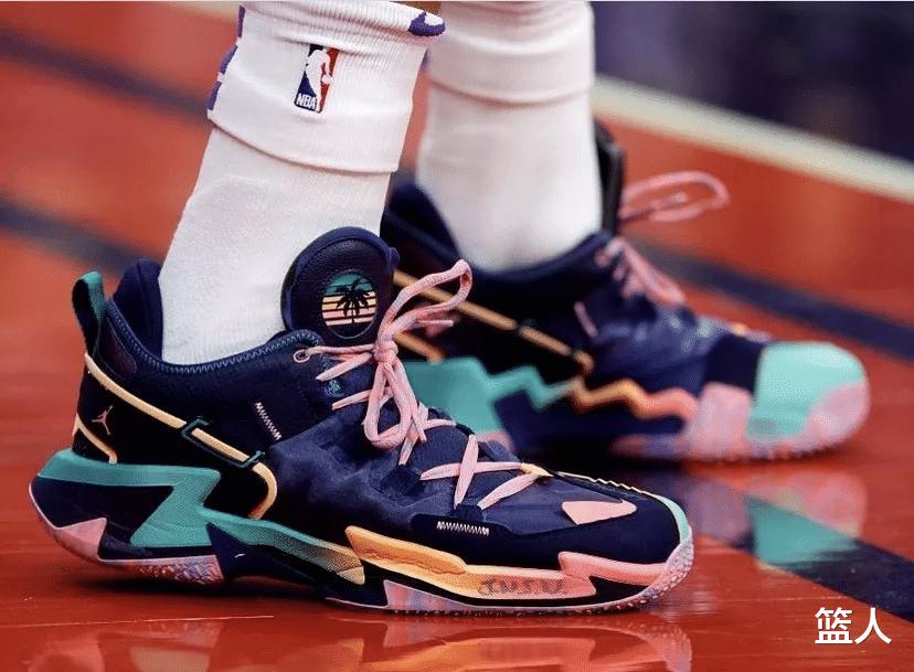 NBA球员上脚：安东尼的AJ36很帅气，匹克的维金斯签名鞋！(9)