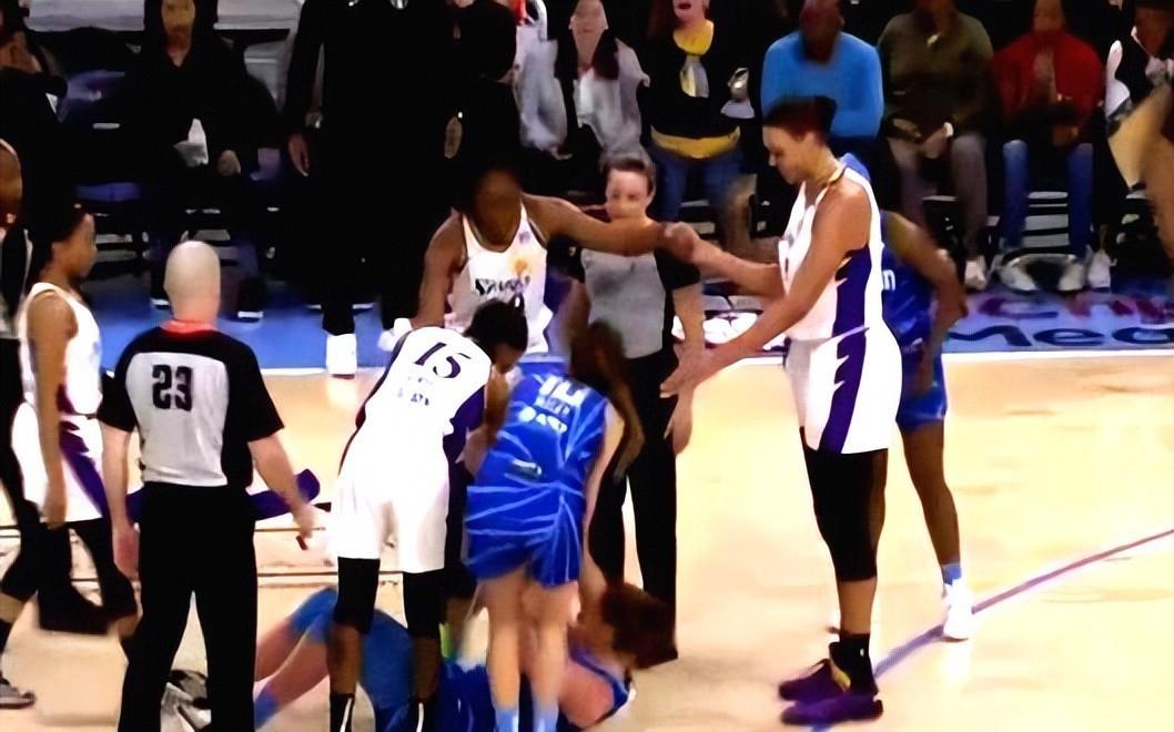 WNBA -“女巨无霸”登场关键时刻连连失误 李月汝将与她展开对决(3)