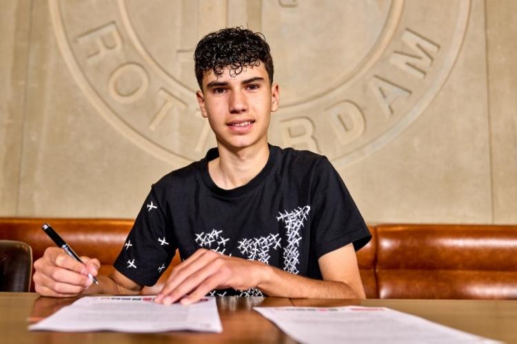 官方：范佩西15岁儿子沙奎尔与费耶诺德签约