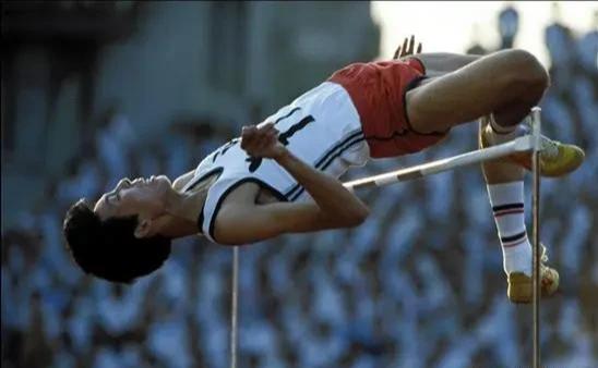 三破世界纪录，创造“中国高度”的跳高天才，却被寄刀片和吊绳(20)