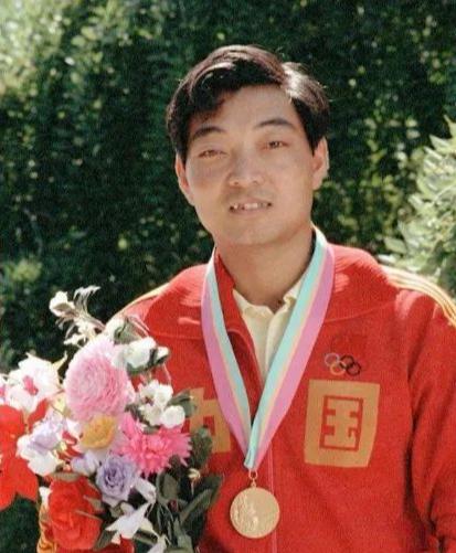 三破世界纪录，创造“中国高度”的跳高天才，却被寄刀片和吊绳(31)