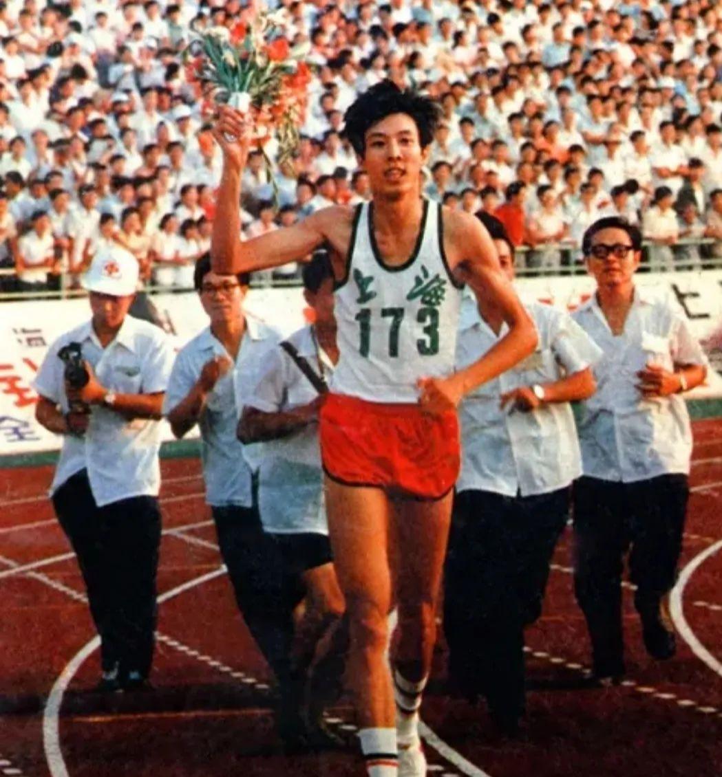 三破世界纪录，创造“中国高度”的跳高天才，却被寄刀片和吊绳(36)